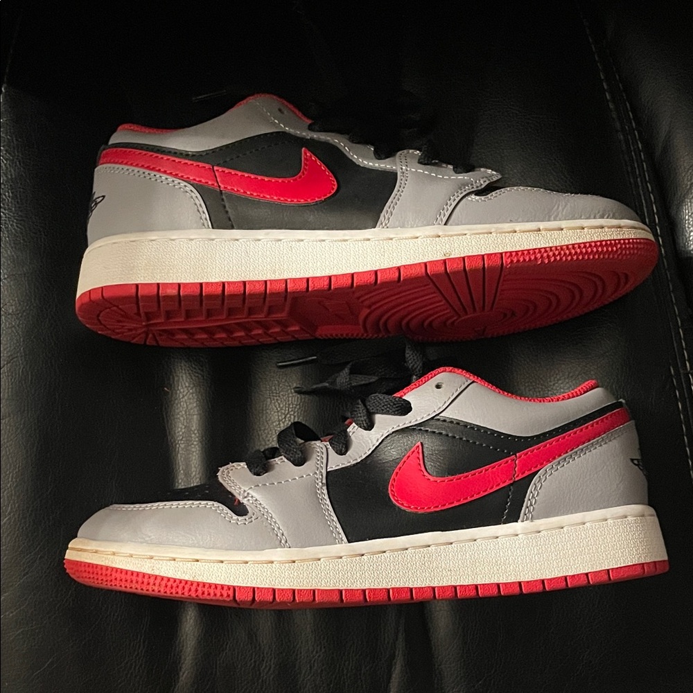 Nike Black and Red grey Low-Top Sneakers kids